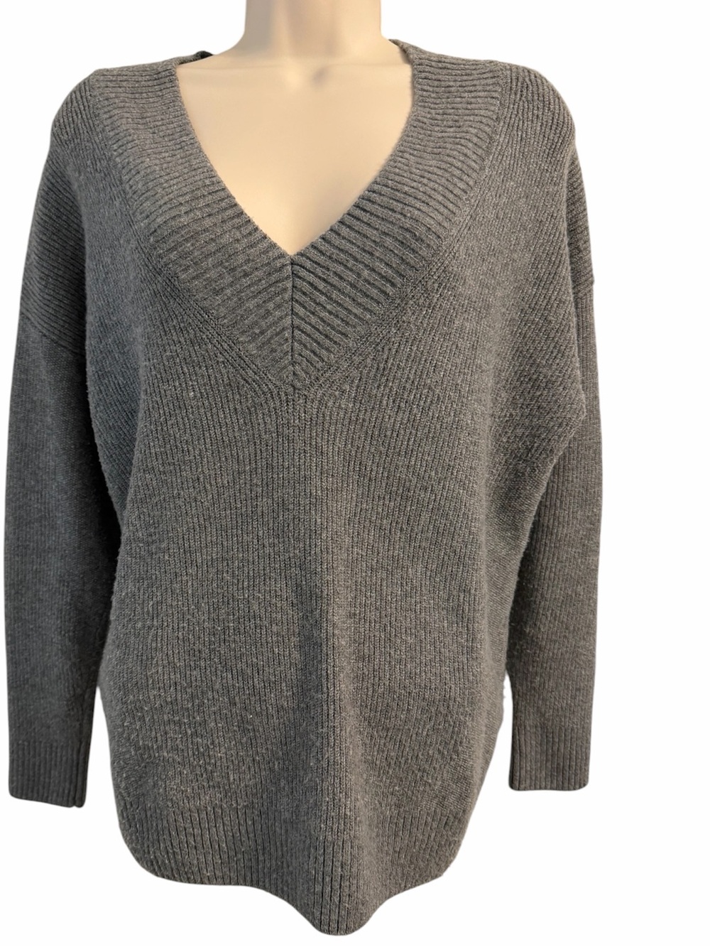 MARLED VNECK GRAY SWEATER